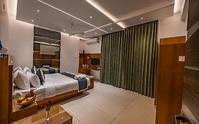 S R Premium Suites